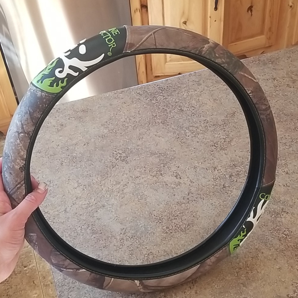 Bone Collector Steering Wheel Cover - Picture 5 of 5
